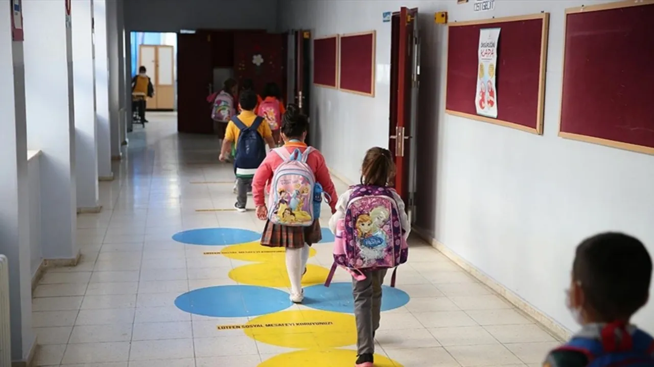 Seyyar Satıcılar Okul Önlerinden Kovuluyor! MEB'den Flaş Karar