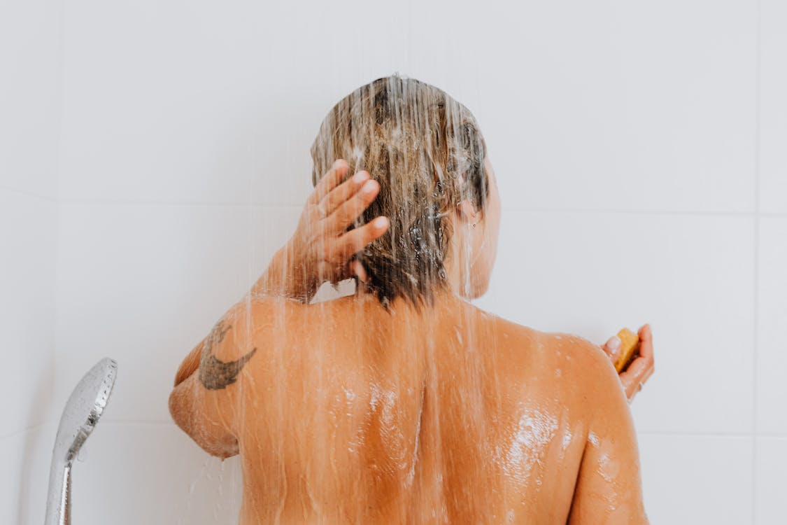 Sıcak ve Köpüklü Duşun Cilde ve Sağlığa Zararları Nelerdir? (Alternatifleri Nelerdir?)