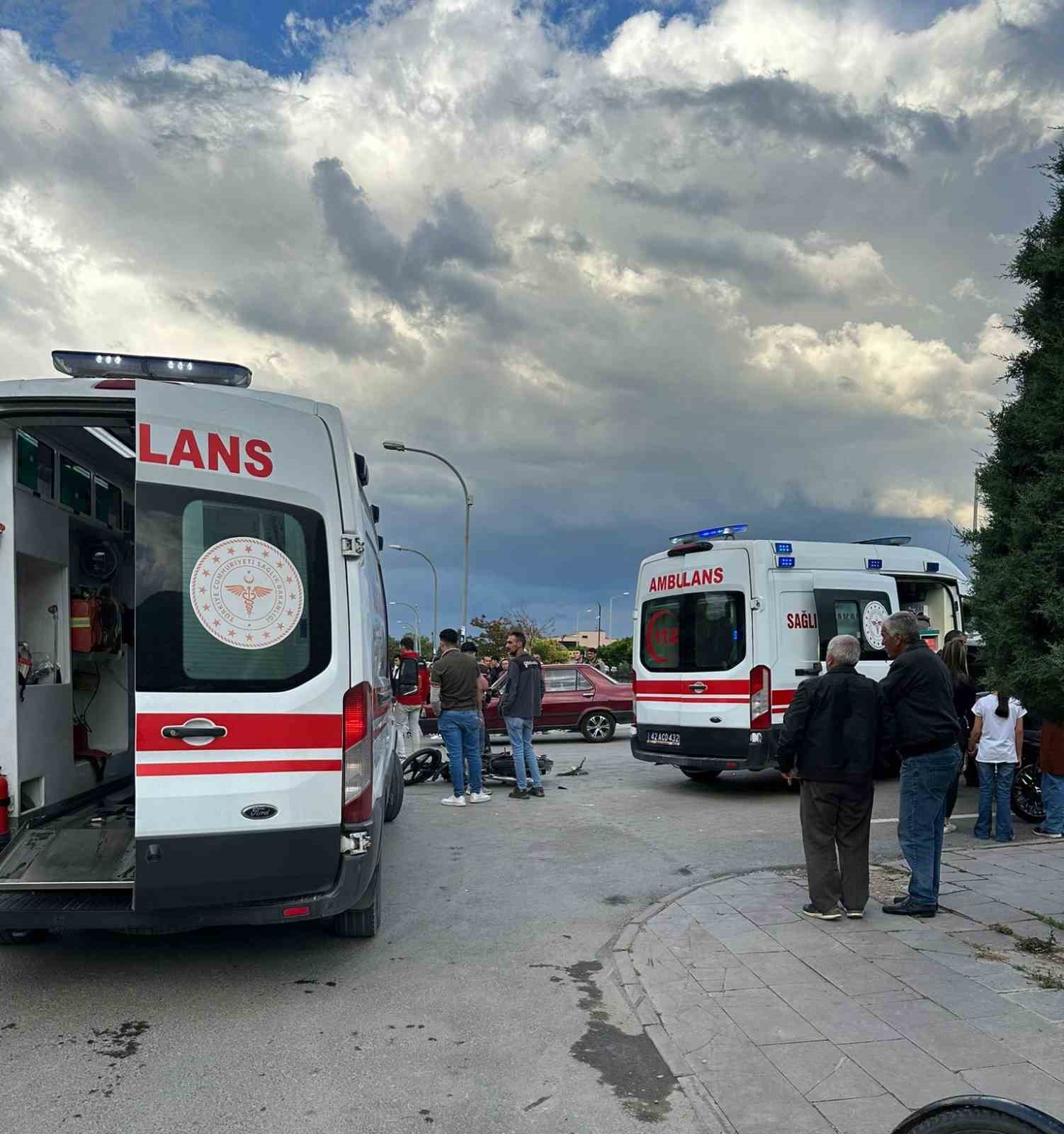 Konya'da Feci Kaza! Motosiklet ile Otomobil Çarpıştı: 2 Yaralı Hastaneye Kaldırıldı!