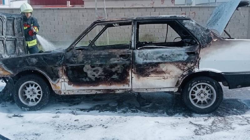 Konya'da Dehşet Anları! Seyir Halindeki Otomobil Alev Topuna Döndü: Sürücü Son Anda Kurtuldu