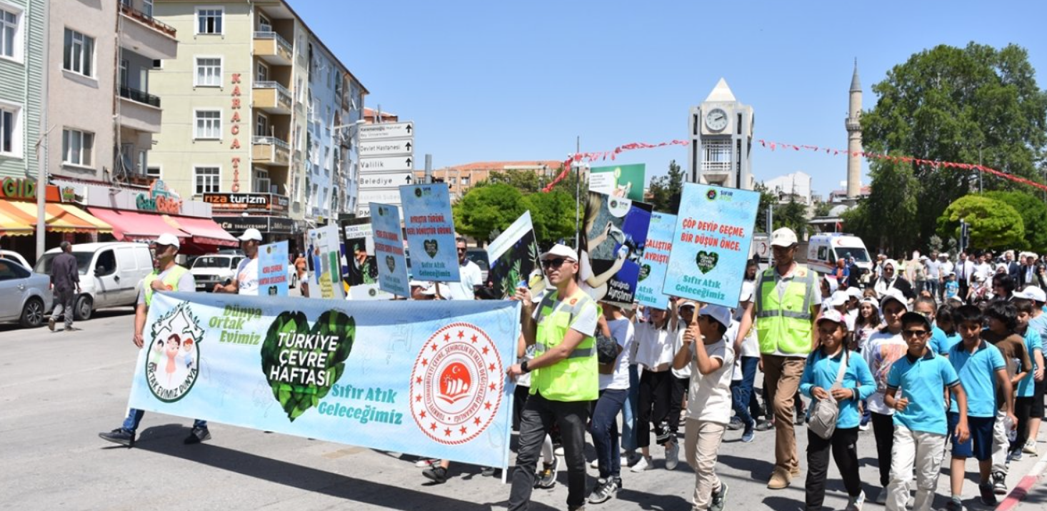 Karaman'da Çevre Haftası etkinlikleri kapsamında yürüyüş düzenlendi