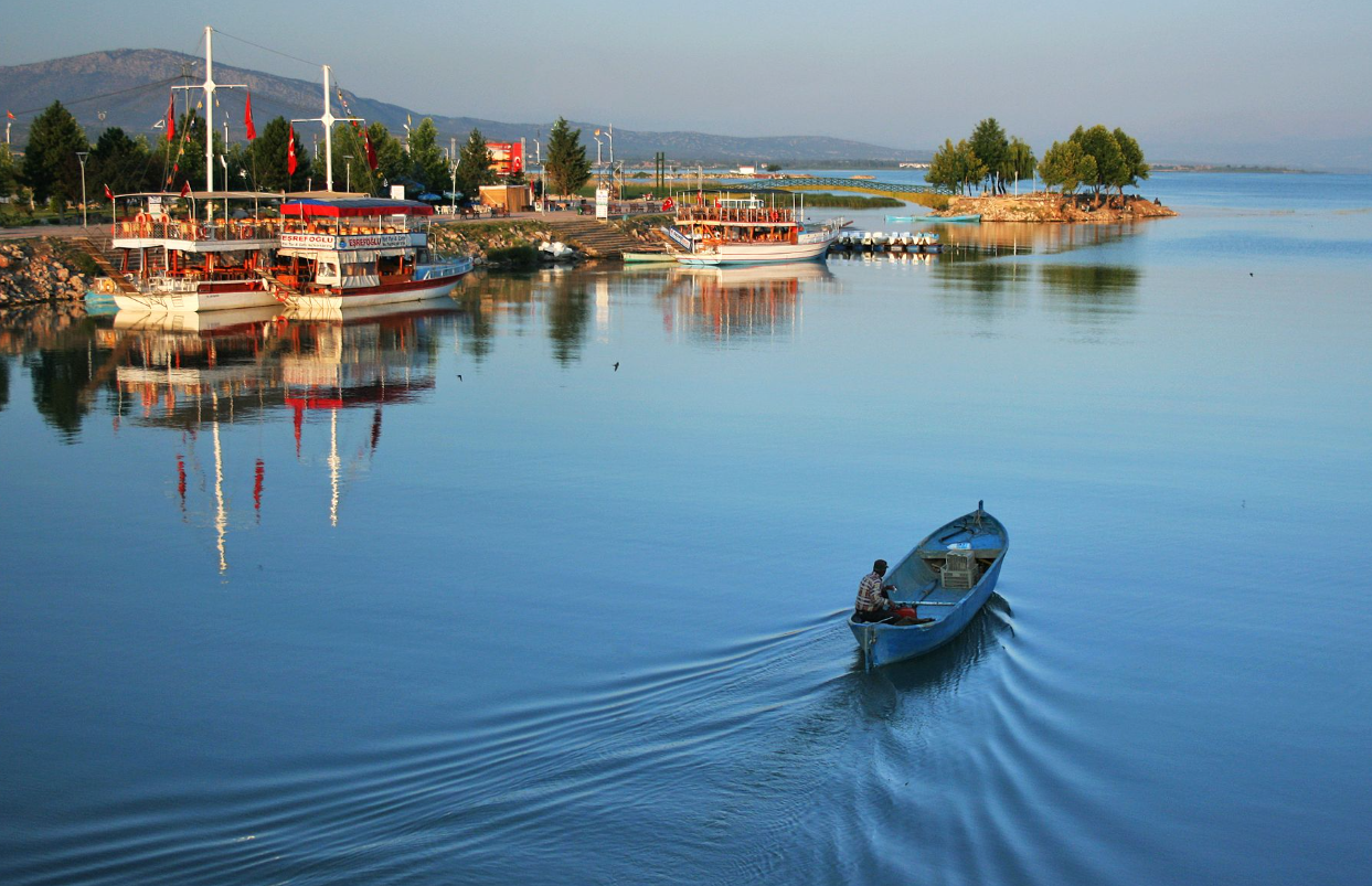 Beyşehir Gölü'nde kaçak avlananlara ceza!