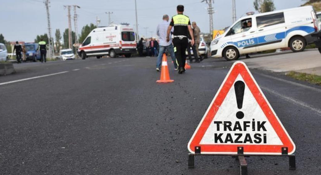 Konya'da Trafik Kazası: 2 Otomobil Çarpıştı