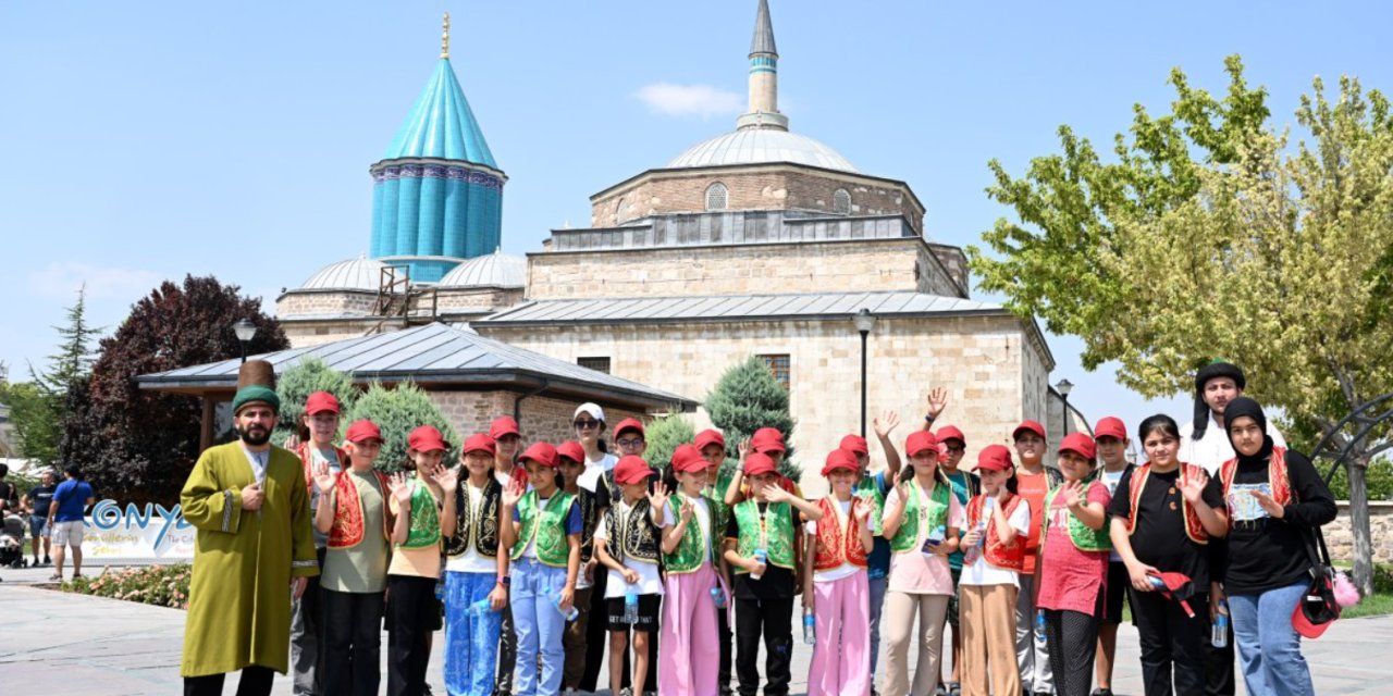 Genç KOMEK tarihi şahsiyetleri tanıyor