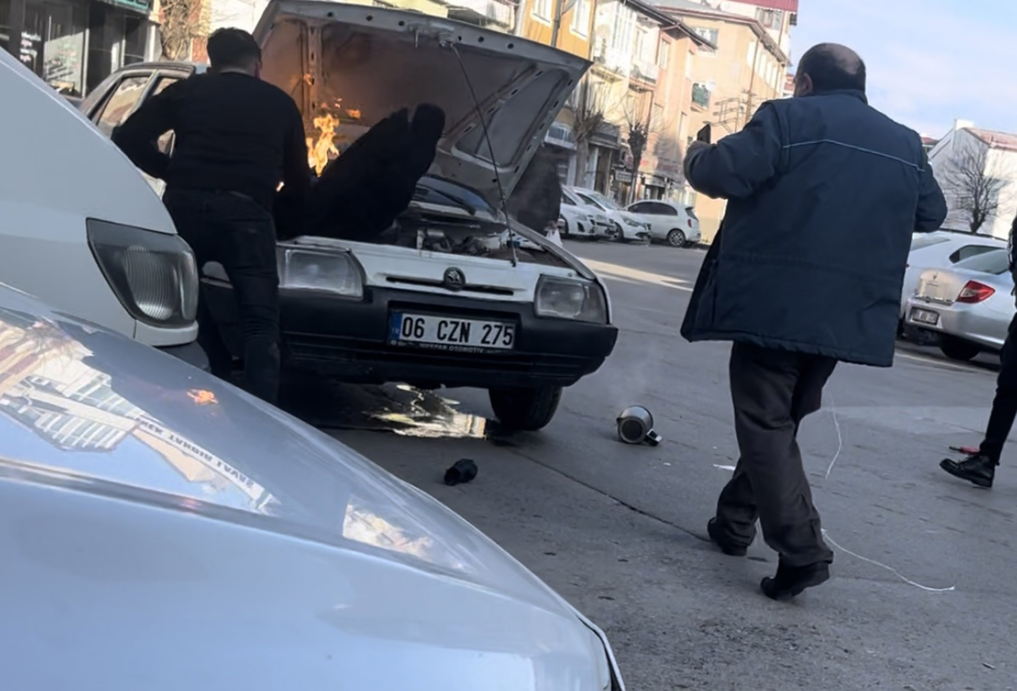 Sivas’ta Otomobil Yangınına Montla Müdahale