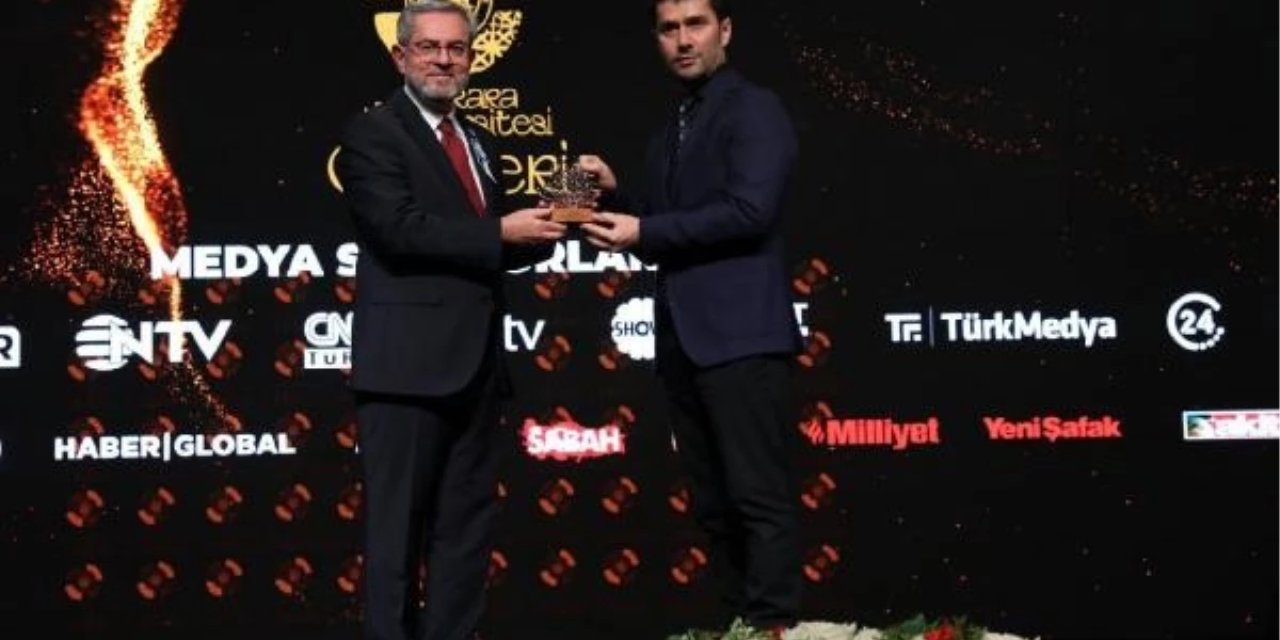 Ankara Üniversitesi’nden akademisyen ve medya temsilcilerine ödül