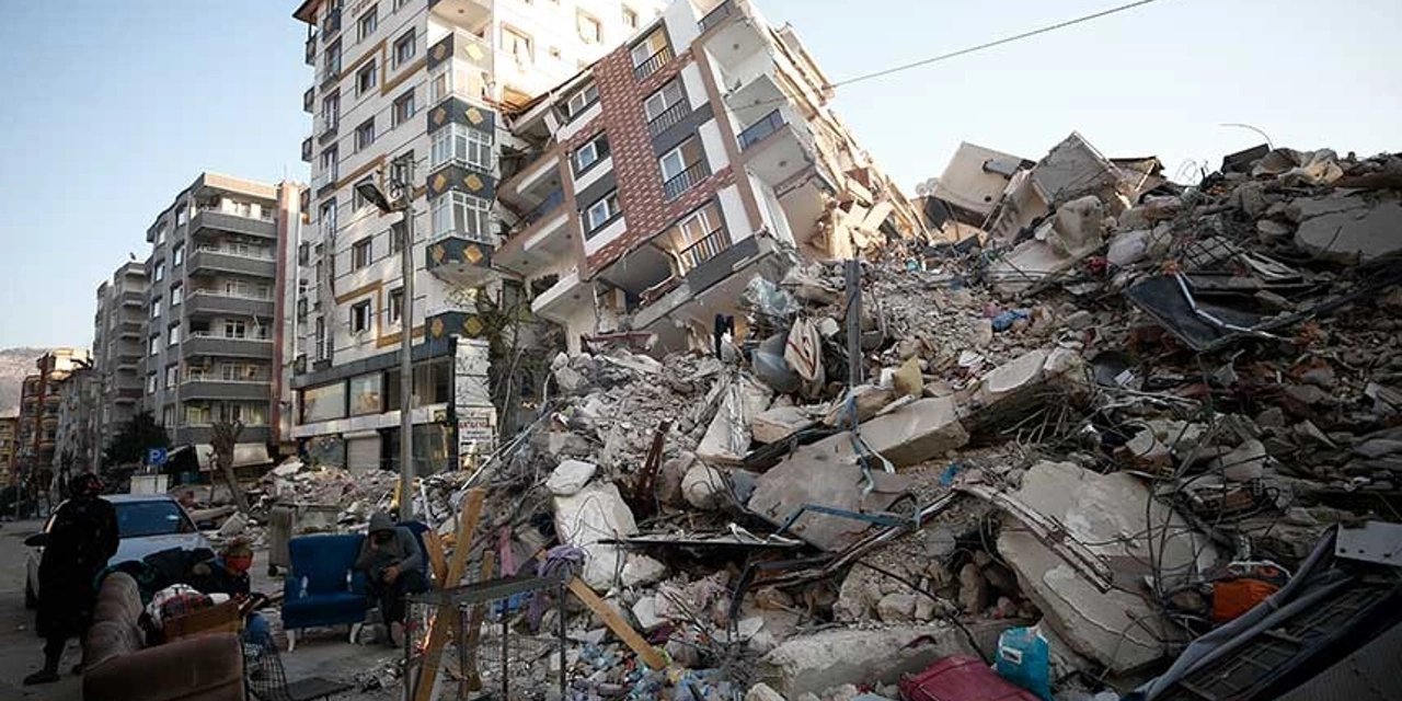 Bakanlar ve Siyasiler, 6 Şubat Depremi’nin Birinci Yılında Anma Mesajları Paylaştı