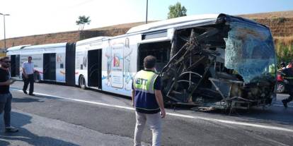 Metrobüs kazasında 35 kişi yaralandı