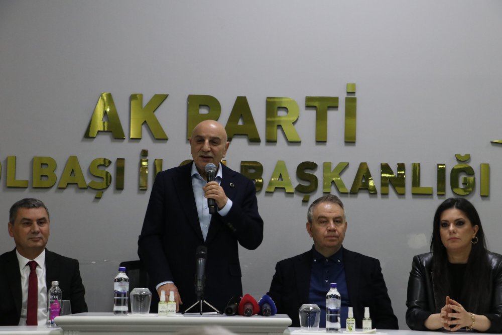 Turgut Altınok’tan Ankara Büyükşehir Belediyesi’ne Eleştiri: “Kırılan Mermeri Tamir Edemiyorlar”