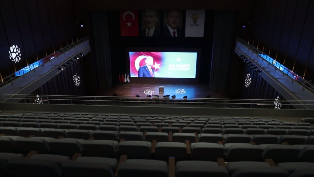 AK Parti, Modern ve Geleneksel Mimarisiyle Dikkat Çeken Kongre Merkezi’ni Tanıttı