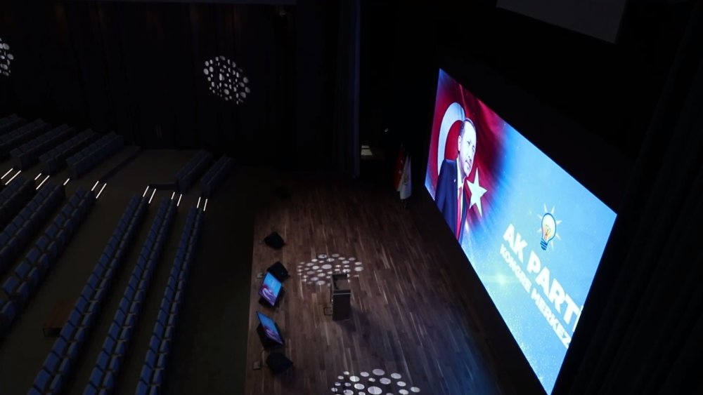 AK Parti, Modern ve Geleneksel Mimarisiyle Dikkat Çeken Kongre Merkezi’ni Tanıttı